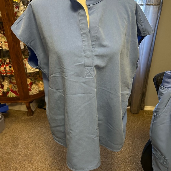 Figs Technical Collection Blue Scrub Top and Pants - Picture 2 of 12